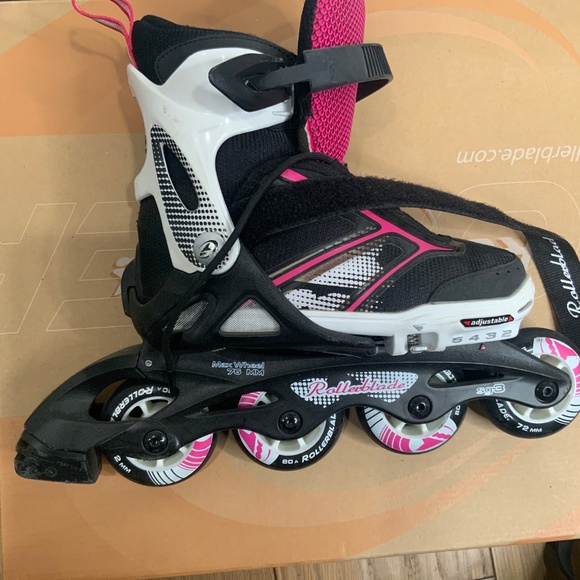 Rollerblade Spitfire XT G Black and Pink Adjustable Rollerblades - Picture 6 of 11